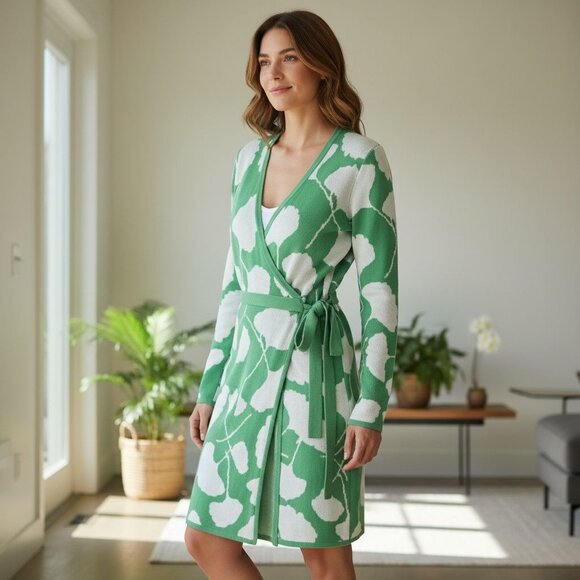 Diane Von Furstenberg XS Green & White Ginko Leaf Wrap Sweater Top Dress - Picture 3 of 16